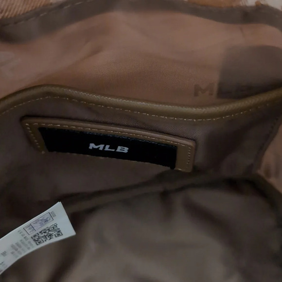 NWT,MLB New York Yankees Tan Jacquard Drawstring Monogramed Crossbody  Bag. - Picture 9 of 12